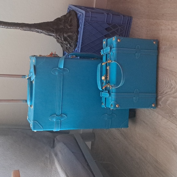 Vintage Luggage Set - Picture 2 of 2